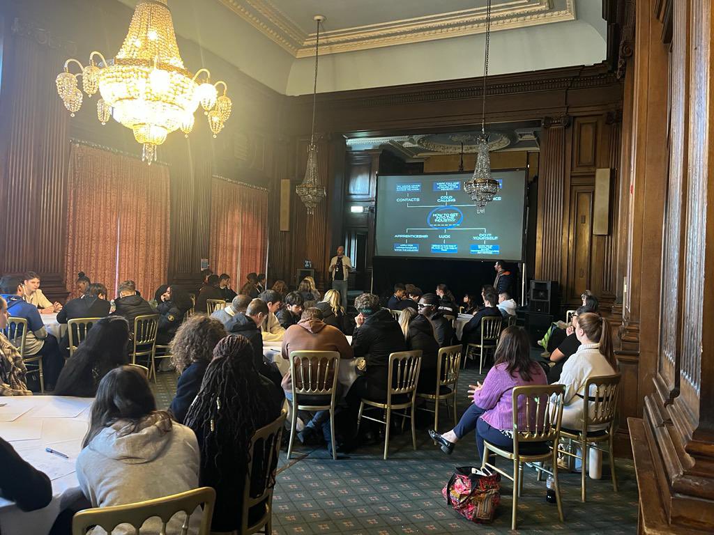 Platinum_Films's tweet photo. Pleased to have presented @YoungBearGrylls @BearGrylls to young people who are looking at working in the entertainment industry. Great to talk about our film process, animation, brand, Tech, gaming, marketing and a fun workshop as well! Thanks for joining in ❤️ #Pinewoodfutures https://t.co/GC0nYkMe3k