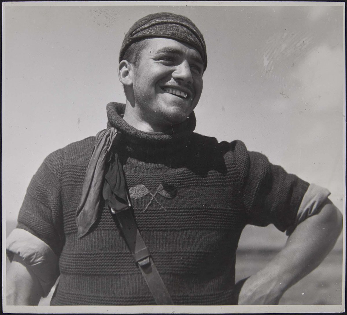 “Miliciano de la columna Ascaso en el frente de Aragón” - Kati Horna (1937 / Copia de época) museoreinasofia.es/coleccion/obra…