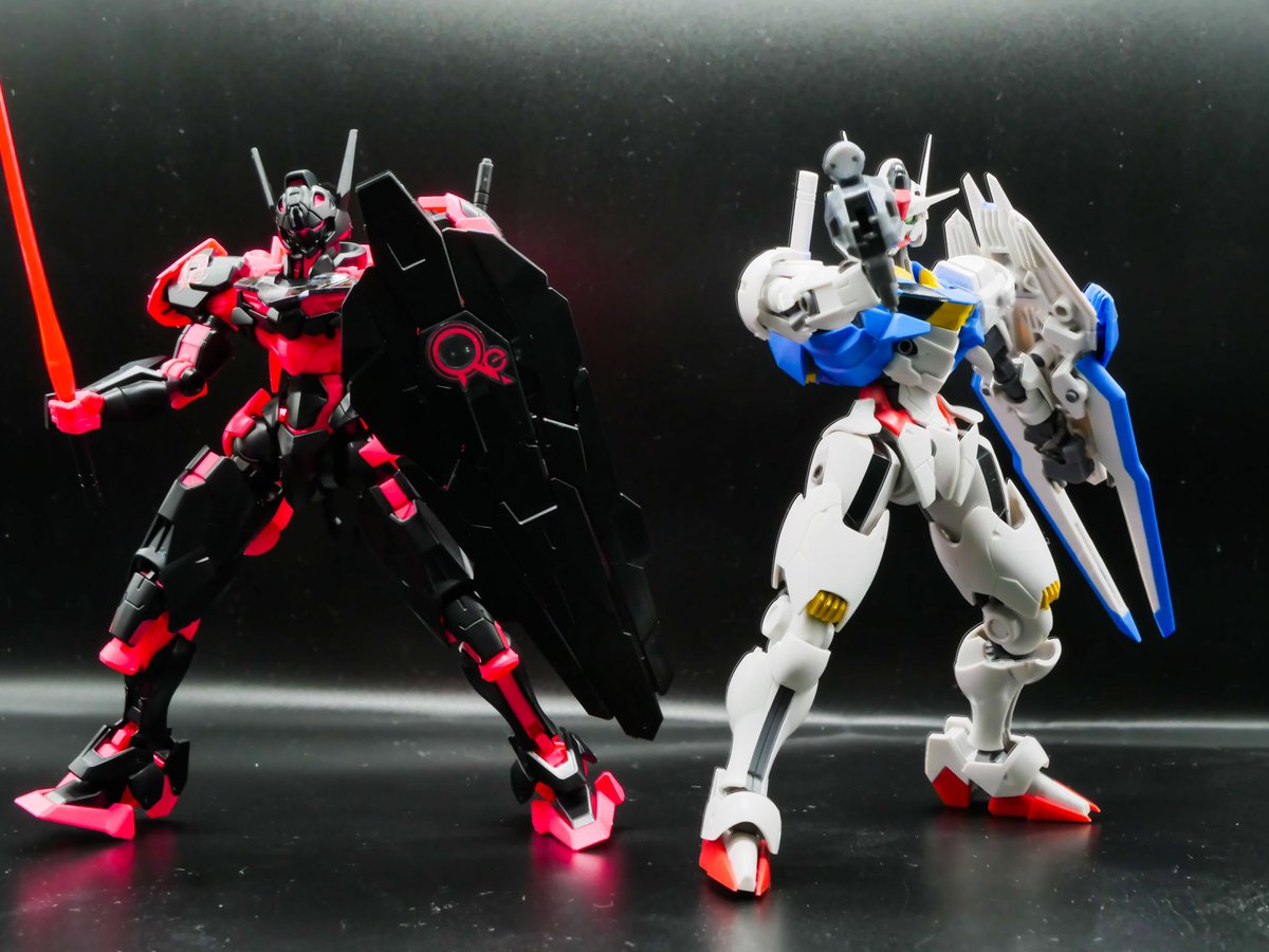 kobayu28's tweet photo. 水星の魔女にハマり、ものすごい久しぶりにガンプラ着手。
・セブンイレブン限定HGガンダムルブリス
・ロボット魂ガンダムエアリアル

フィギュアライズで慣らしたおかげでHG組むのは苦にならないけど塗装とかはまだハードル高そう。
＃水星の魔女 https://t.co/azguKLTd6U