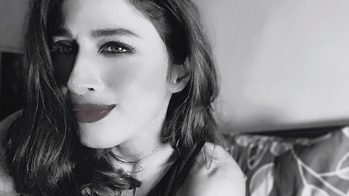fizaahshoaib's tweet photo. If its bright and its glowing but its fake, It can’t belong to me.
But If its dark, yet its real and its true, just bring it in 💯
#FSwrites 💕 https://t.co/uG34TqqHTY