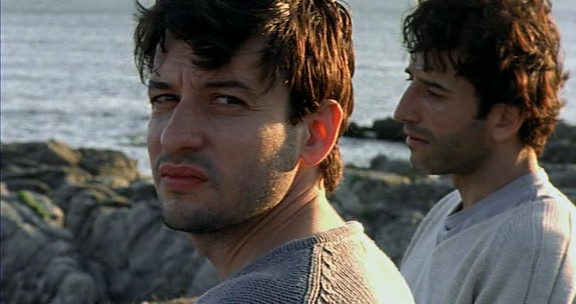 merlinpapin3's tweet photo. .@FredOL69007 #UnJourUnePhotoCulte
#EricCaravaca #BrunoTodeschini dans #SonFrère de #PatriceChereau (2003) https://t.co/FBoy4XiNQt