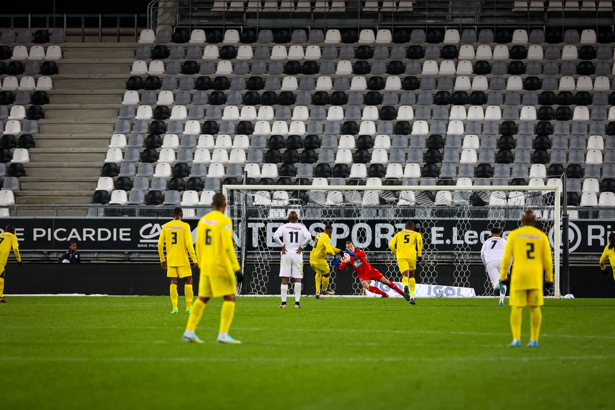AmiensSC's tweet photo. 👋🏻📸

#CDF #ASCAL 🔟-0️⃣
#fiersdetreamienois⚪️⚫️ https://t.co/H42g26M5Q2