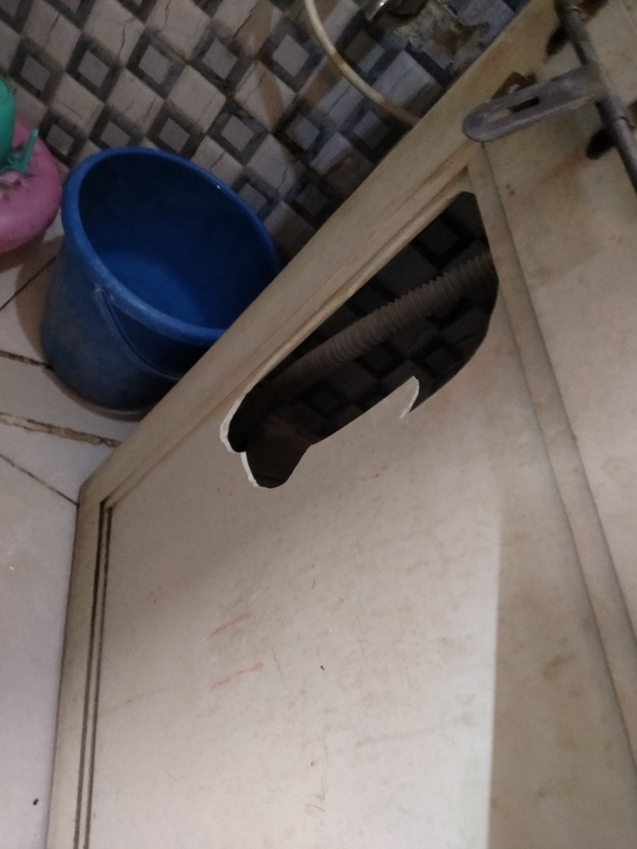 Shaan_777's tweet image. @oyorooms #hotel #experience 
No support from #oyo #customersupport i informed @oyorooms about hotel unauthorised activities but no #Action , i booked for two days and i checked out within one day just because of these real pictures of the rooms and the 3rd class customer support
