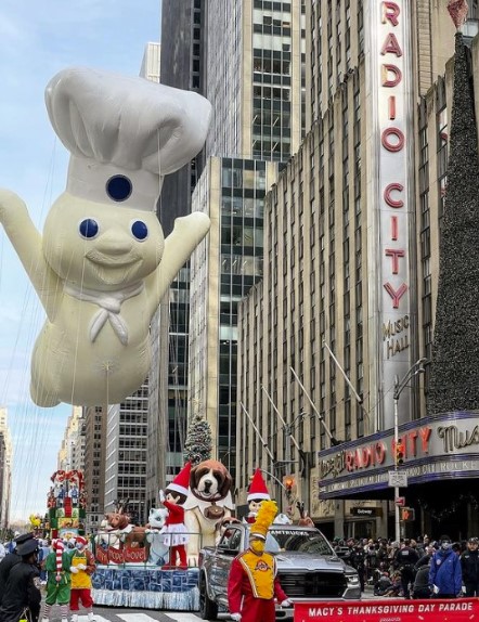 gowherewhen's tweet photo. Go Where: Macy's Thanksgiving Day Parade - New York, NY USA
When: November 24, 2022
It's almost time! Will you be there?
https://t.co/v6oE4KYtLz
Photo https://t.co/JZ55GaVf9c
#makingtraveleventful #GoWhereWhen #MacysParade #Thanksgiving #NYC #USA https://t.co/933p5QKgjC