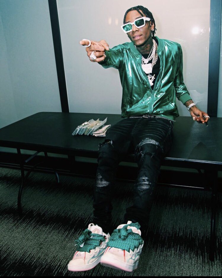 MTraplane's tweet photo. @souljaboy The first rapper to console a game…. Now he’s workin on a new App…i love the energy 💪🏿keep goin up ! https://t.co/mdAOe8T7p5