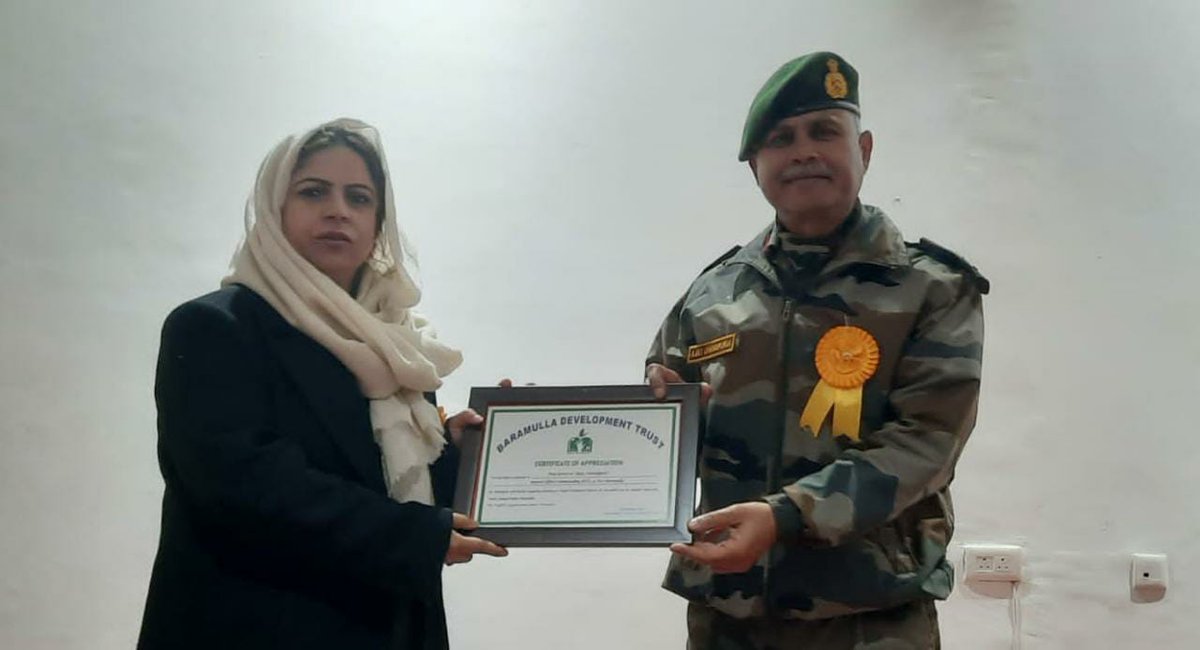 awazebaramulla's tweet photo. #Baramulla development trust organised debate event called as  #YouthParliament 

Democracy and youth aspiration was main objective. 

GOC Dagger Division, Maj Gen Ajay Chandpuria ,VSM  was amazed to see awareness and enthusiasm of the participants &amp; audience https://t.co/mHkGP5wbEB