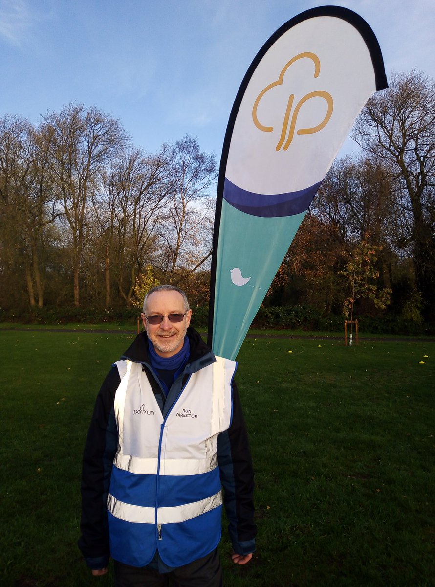 First time in the blue hi-viz for 8 months. Now at one of our new home junior events. Sun's out and we're ready to go. @parkrunUK #loveparkrun