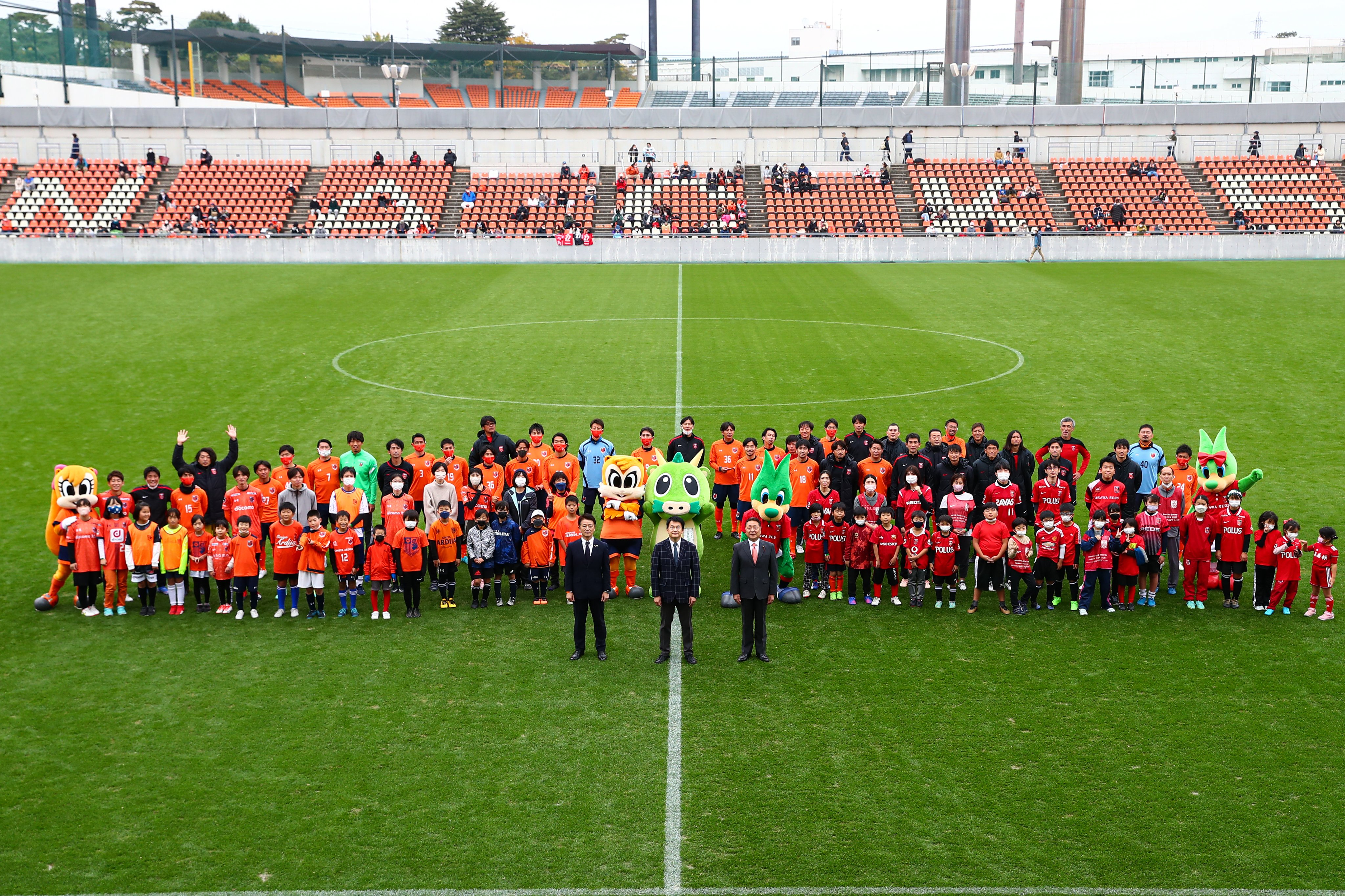浦和レッズオフィシャル 11 さいたまサッカーフェスタ22が開催 浦和レッズ から 牲川歩見 松崎快 三菱重工浦和レッズレディース から 福田史織 そして レディア フレンディア が参加しました 牲川 松崎のコメントは インスタグラム