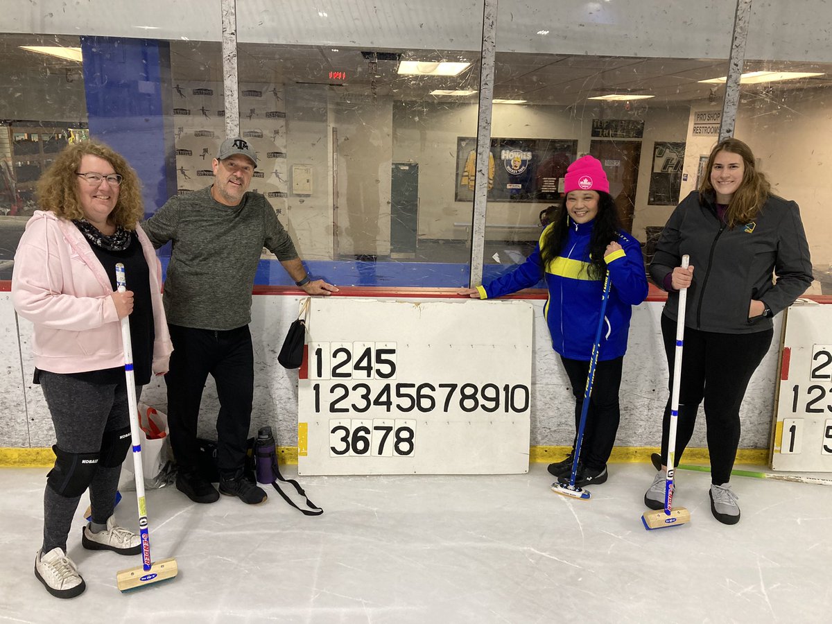 curlsd's tweet image. Congrats to our Fall League Champions - Janine (vice), Josh (second), Micha (skip) &amp;amp; Jenny (lead). They defeated Owen’s team 5-4. We hope to see you all next league. #curling #curlsandiego #sandiego #goatfrieswiththat #sandiegoats