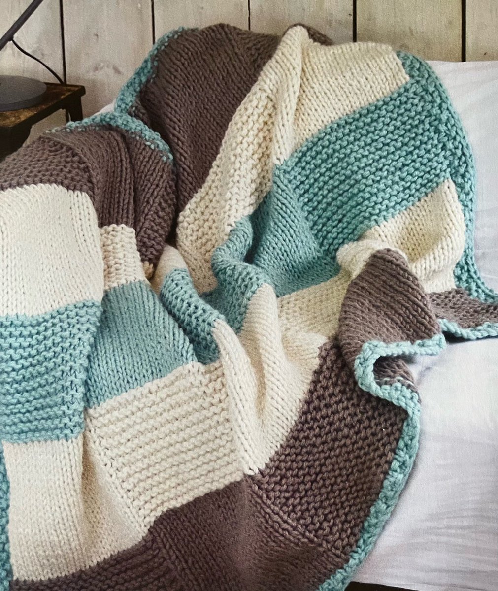Knitted Chunky Check Blanket Knitting Pattern #knitting #knit #sewing #knittingpattern #chunkyblanket #yarnblanket #knittedblanket #throw #warm #makeone #blankets etsy.me/3tLnehz