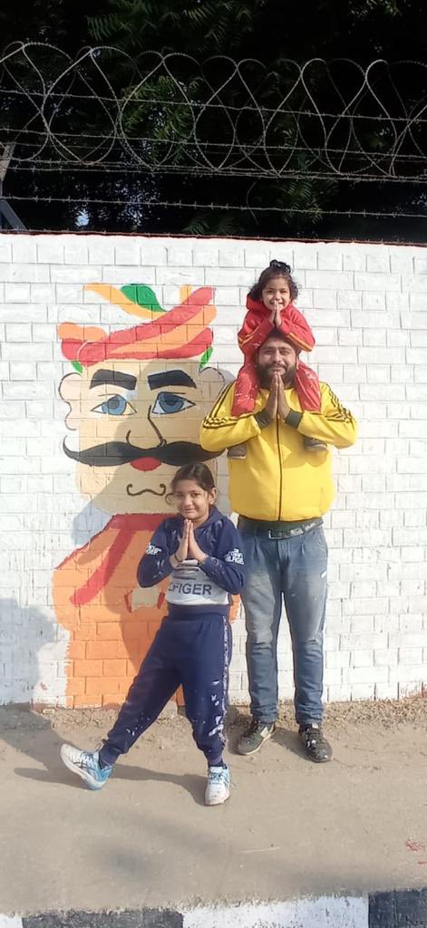 hamarapyarhsr's tweet photo. ‘हमारा प्यार-हिसार’ ने देश के प्रसिद्ध कलाकारों व खिलाड़ियों के चित्र बनाए! 
‘हमारा प्यार-हिसार’ के सदस्यों ने आज भी विद्युत नगर दीवार पर अपना पेंटिंग अभियान जारी रखा। दीवार पर कई महापुरुषों, कलाकारों व खिलाड़ियों के सुंदर चित्र बनाए जा रहे हैं। https://t.co/RifixvLdmn