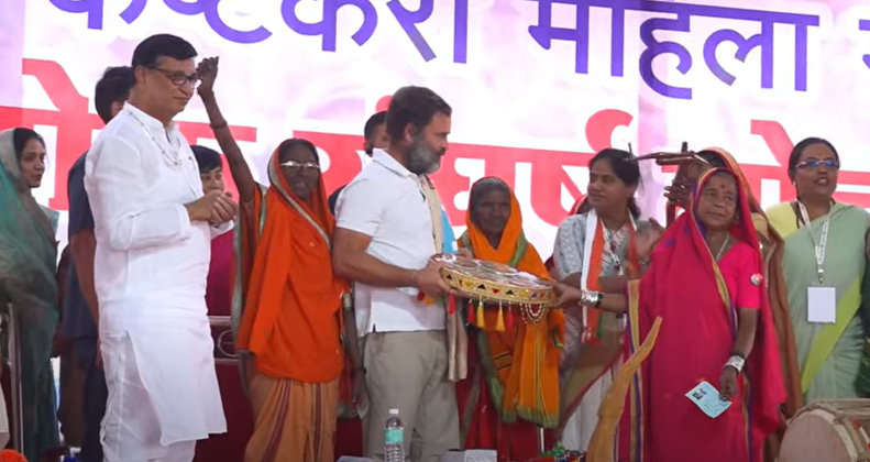 StateLive3's tweet photo. LIVE: Rahul Gandhi addresses Adivasi Mahila Workers Sammelan in Maharash... https://t.co/DuAPrzcy6D via @YouTube https://t.co/k9rUV7ZuQi