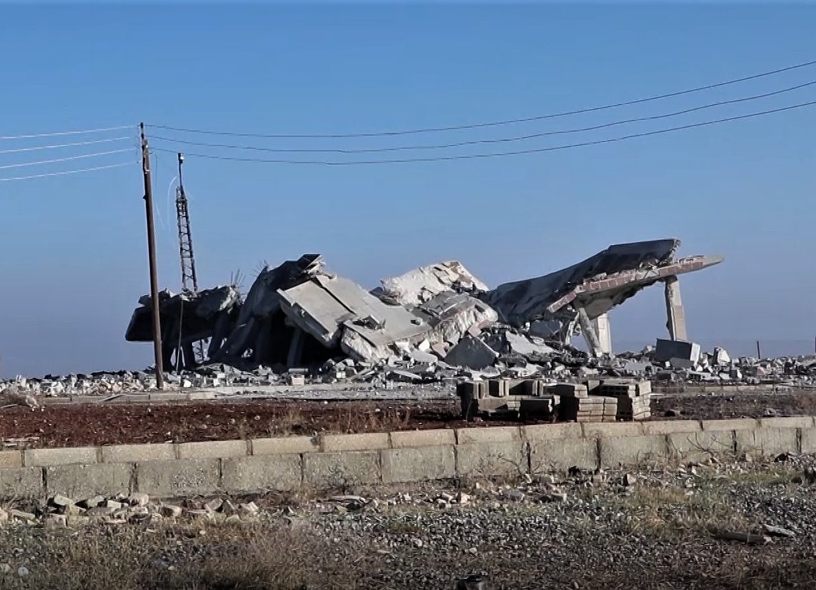 Die Angriffe gegen Rojava werden fortgesetzt.
Viele Menschen wurden in der Nacht durch die Bombardierungen getötet, darunter mindestens ein Journalist. Dazu wurden Krankenhäuser und Getreidesilos bombardiert. Dies alles vom NATO Mitglied Türkei!
#RojavaIsUnderAttack