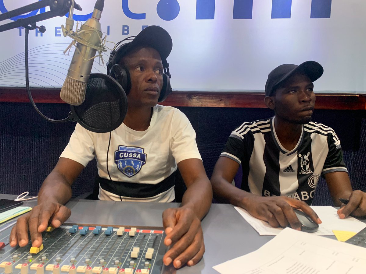 Ziyawa🔥🔥🔥

Of course the Highlanders visuals here😜

Mntungwa on the mic
Charles the producer in Bosso tees

Throwbacks on #TheZone

🎵 Lovemore Majaivana - Isono Sami
🎶Solomon Skuza - Bayisana
🎵Chiwoniso - Nhemamusasa

⏰10:00 - 14:00
📍101.1fm