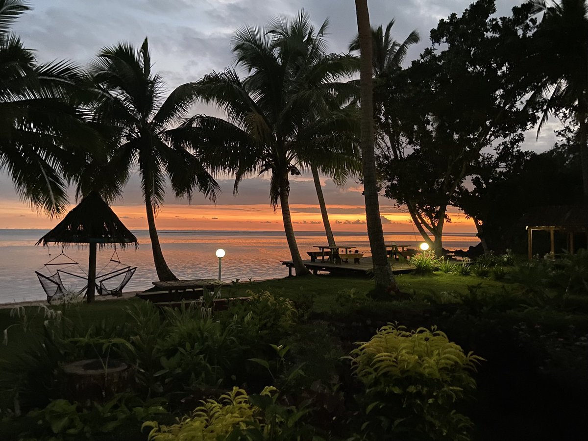 WilkoWendy's tweet photo. Fiji Sunset Heaven …… If I’m feeling cold I think about this place and instantly I feel@warm again 🌴 https://t.co/CSWYm7kDHs