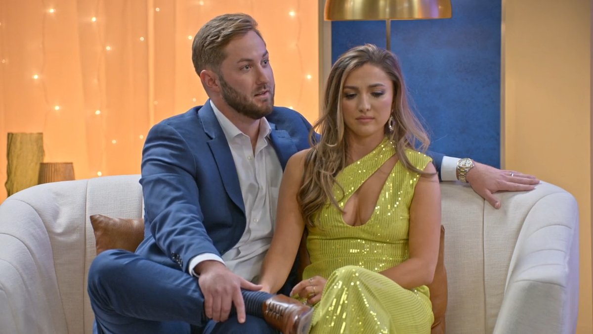 Alethea_Ashton's tweet image. Does this look like a woman who is happy and in love? Or a confused victim of Stockholm Syndrome? #ALTtext #alttextreminder