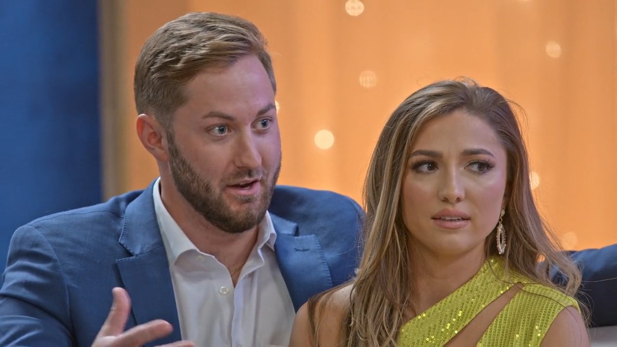 Alethea_Ashton's tweet image. Does this look like a woman who is happy and in love? Or a confused victim of Stockholm Syndrome? #ALTtext #alttextreminder