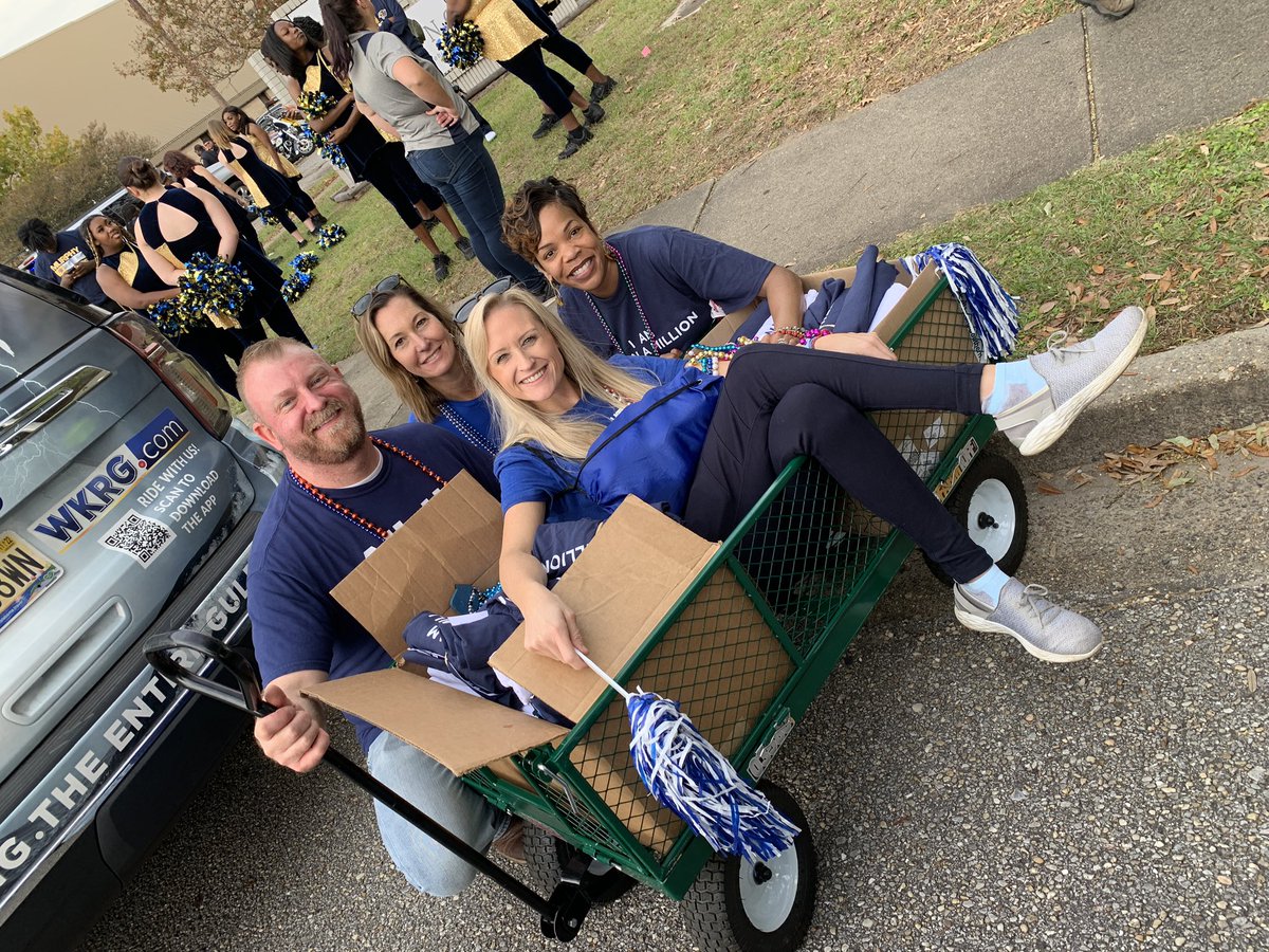 KFinProductions's tweet photo. The Gulf Coast Classic Parade this morning has seriously raised the bar on the fun, thanks to the Alabama A&amp;M Bulldog! 

We are just so thankful for great partnerships like @AllofUsResearch Mobile, Huntsville, Birmingham &amp; Jackson, MS.
Today: Jackson State vs Alabama A&amp;M at LADD. https://t.co/ykxlYuFIFS