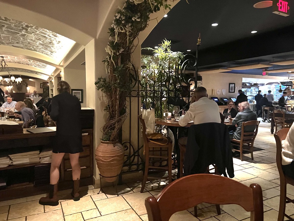 雪rinko on Twitter "劇場隣のギリシャ料理レストランでお友達と夕食。ざくろのマルガリータ、タコの炭火焼き、ムサカ。ベシャメルソース美味しすぎ😍 でも2人でシェアしてこの量なの