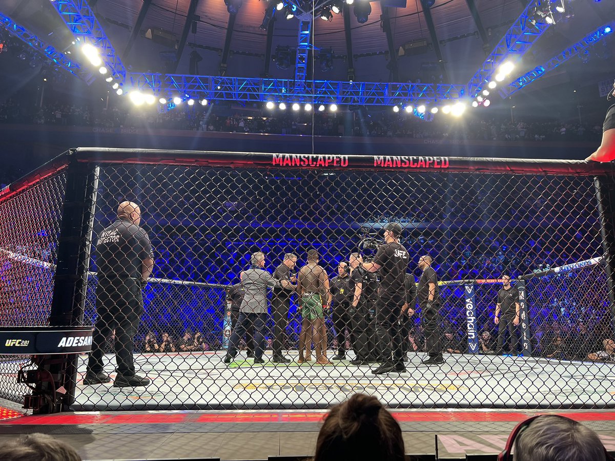 BarstoolBigCat's tweet photo. Main event time. #UFC281 https://t.co/AhXOJgkjja