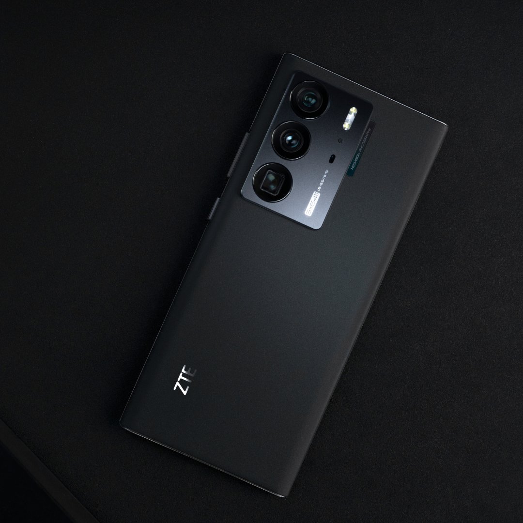 Now we want to hear from you... 
Describe the #ZTEAxon40Ultra in ONE word 🤔

Get ready for CRAZY Black Friday / Cyber Monday Sales next week... 🤩

Check out all the specs 👉 bit.ly/3y0f6LY 

#zte #smartphone #design #tech #specs #flagship