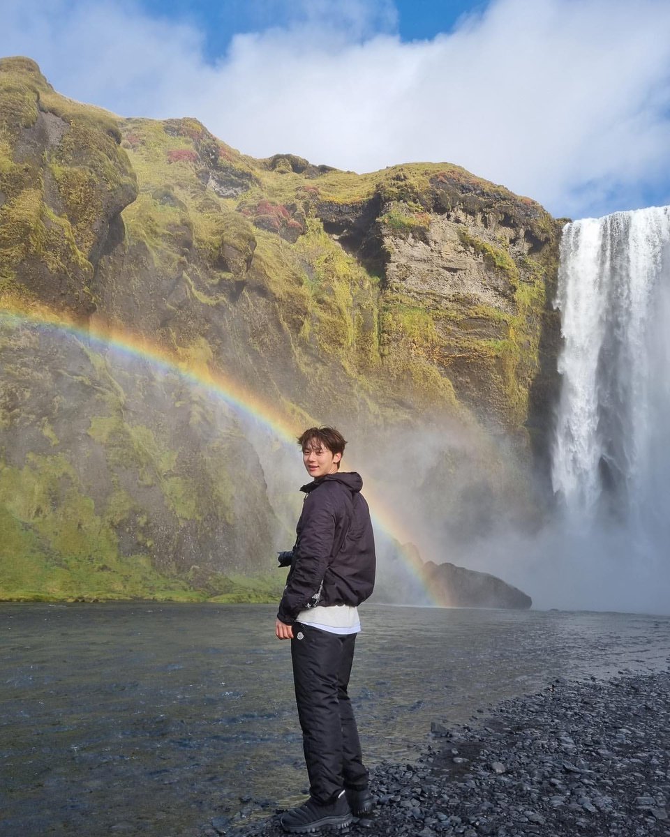 Sivan’s renowned lyrics featured on his track, “Trippin’ on skies, sippin’ waterfalls,” are sufficient to caption this. I’d grab any chance I could get in order to observe this rare sight. It’s pleasing to witness the splash of waterfalls with the delicate rainbow’s lovely hues.