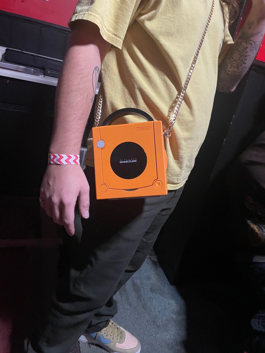 HoneyBee tweet media