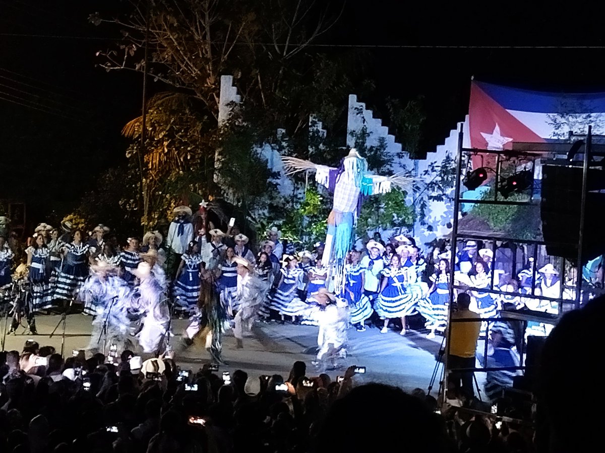 NurienarP's tweet photo. Y como sin #BandoRojo no hay #BandoAzul, la cultura de #Majagua se fortalece.
#XLJornadaCulturaMajagüense #UniendoTradiciones #MajaguaUnida #LatirAvileño @culturamajagua @NestyLinares @milyabad1982 @GonzalezHalles https://t.co/4TnPTFCOtq