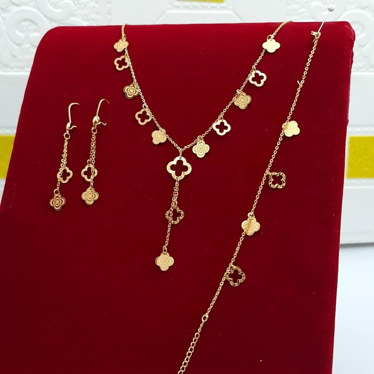 LicksonLima's tweet image. Al Tawazun Jewellery 
1gram gold plated necklace 
DM Order  Now.