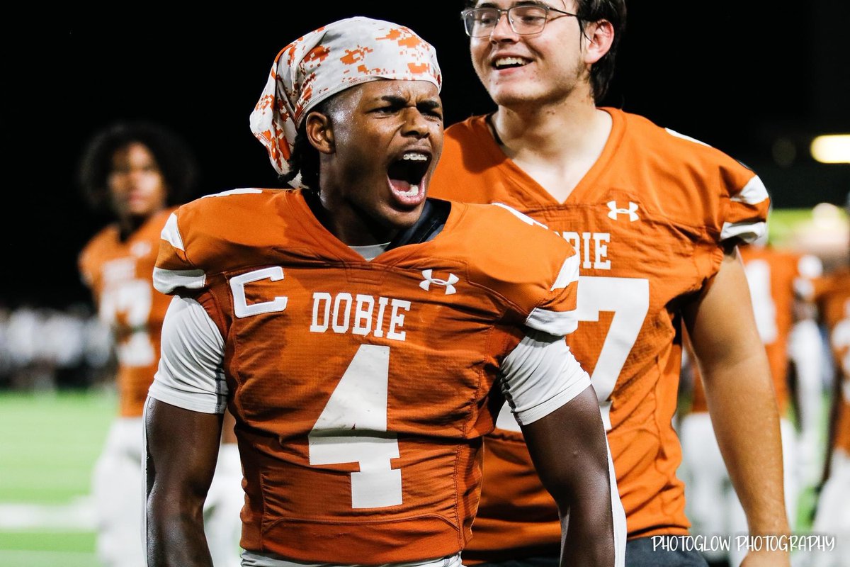 jalenbaldwin9's tweet photo. I just want to thank everyone who supported me throughout my high school football journey I’m Blessed to say I’ve been apart of the @Dobie_FB program and I had fun grinding in them trenches with my brothers. #4signingout https://t.co/M0GKyOHk5E