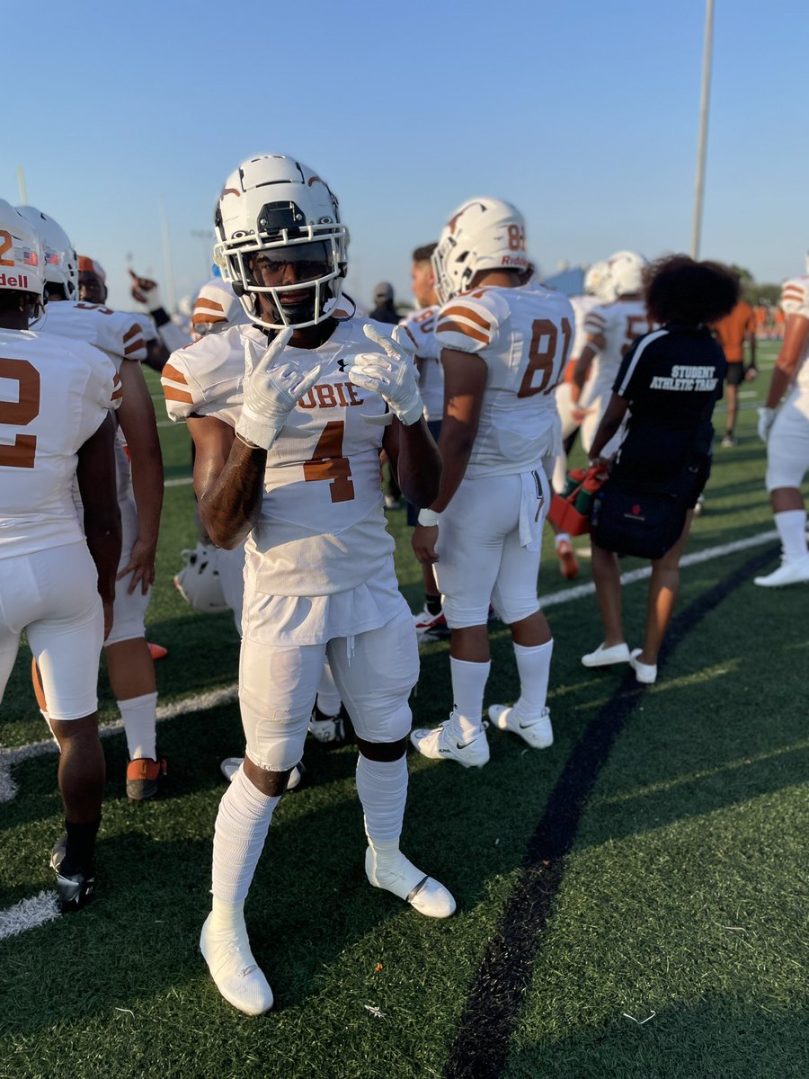 jalenbaldwin9's tweet photo. I just want to thank everyone who supported me throughout my high school football journey I’m Blessed to say I’ve been apart of the @Dobie_FB program and I had fun grinding in them trenches with my brothers. #4signingout https://t.co/M0GKyOHk5E