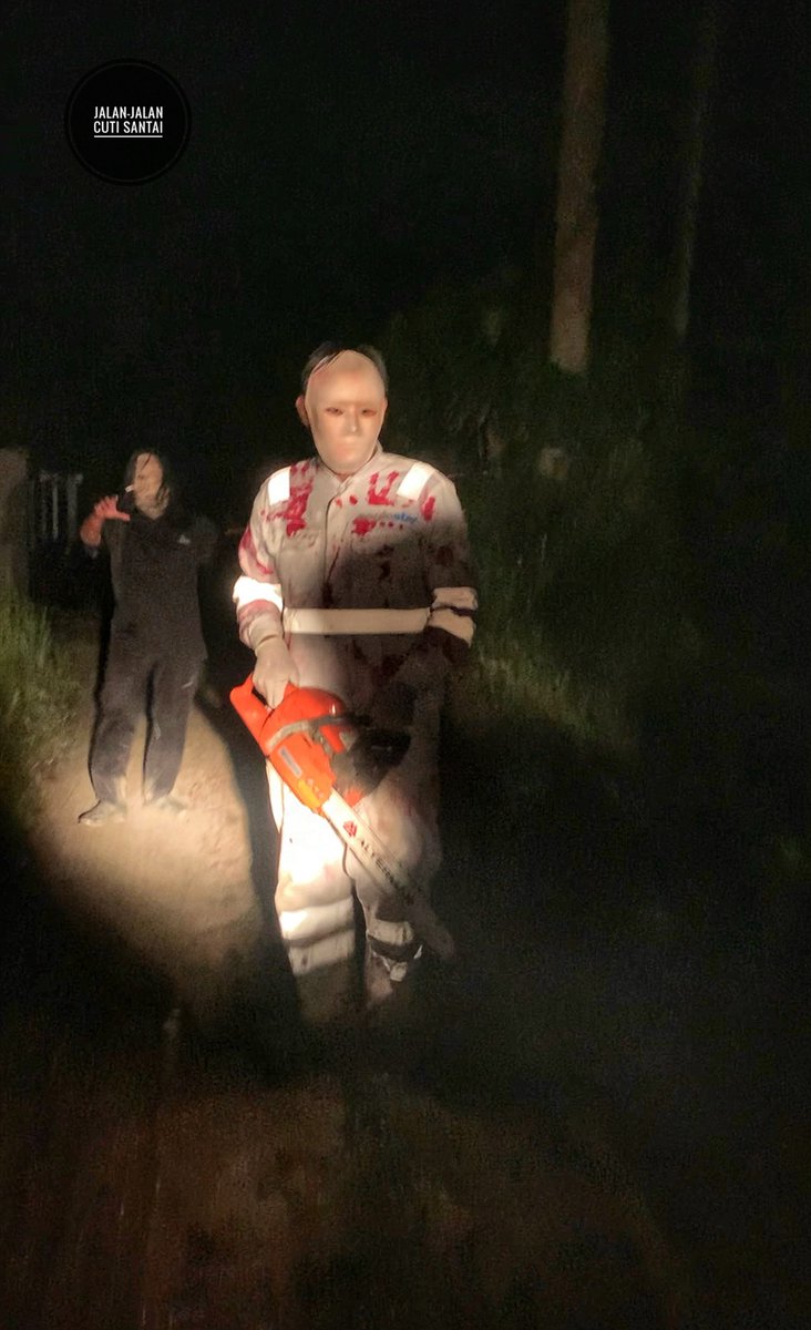 MalaysianFoods's tweet photo. Tarikan terbaru Ghost Ride yg paling menyeramkan dkt Rembau, Negeri Sembilan yg pertama di selatan!

Kalau nak tahu ni bkn rumah hantu, dan bukan drive thru tetapi berkonsepkn ghost ride. Nak jumpa hantu kena Naik 4x4 mereka bawa naik sampai ke atas bukit.

📍Haunted House Rembau https://t.co/rzC5YoUIFN