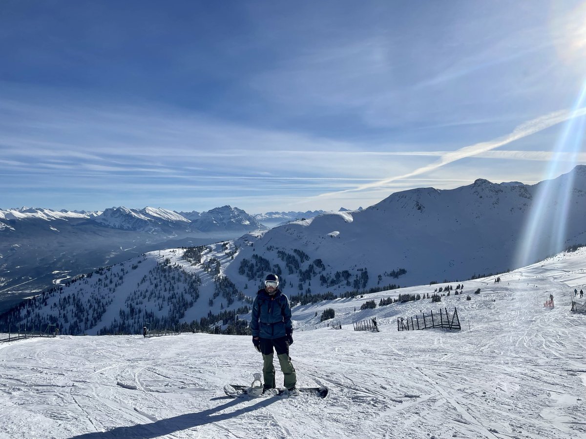 montaruli8's tweet photo. Early season powday and lots of wildlife on the drive #marmotbasin https://t.co/KvaaD5RjVW