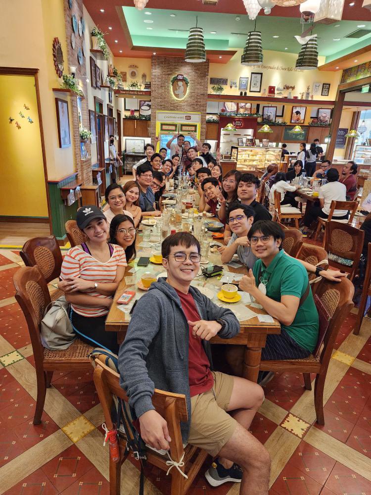 Benedicttumlos's tweet photo. A very spontaneous day. Thank you Lord for these peeps. Never had a regret on choosing to grow on ministry. Keep on being rooted, fam 🤍 https://t.co/S9eLIKWDhJ
