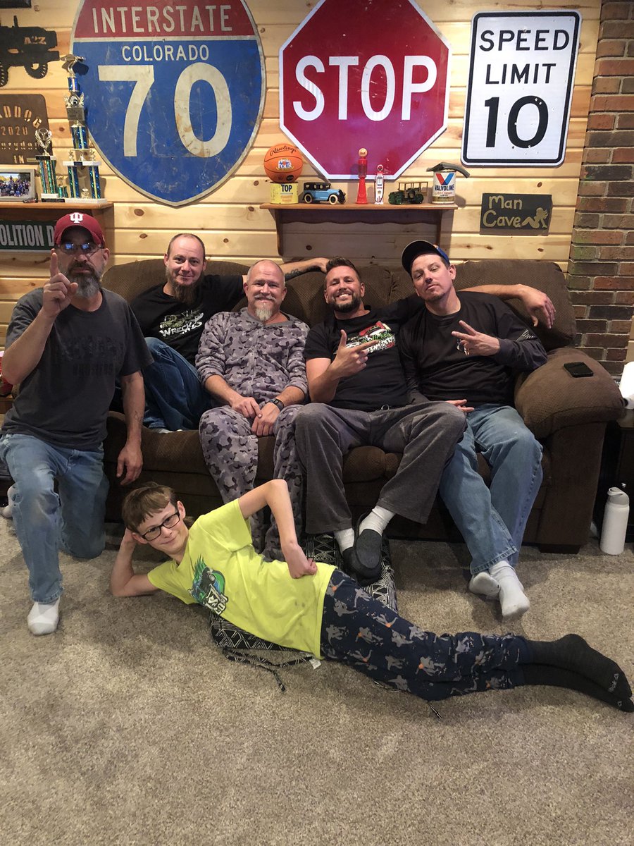 RSchilmiller's tweet photo. Got the boyz together for #Blizzardbash here in Indiana. 🍺🤟🏼 https://t.co/532gmvIVgk