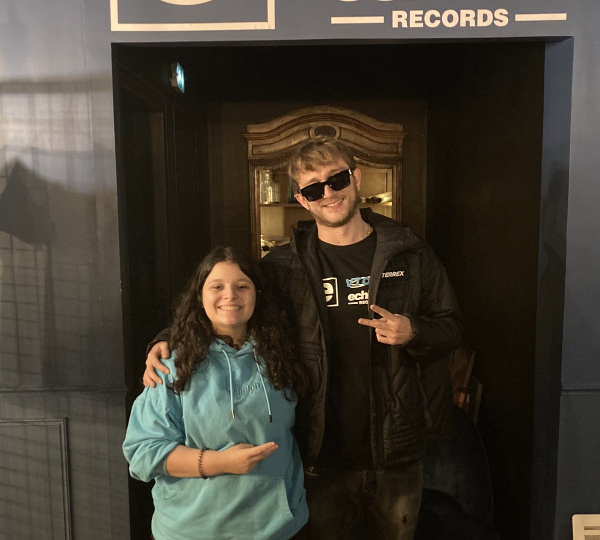 Keskivonferr's tweet photo. 🚨 | La tournée du #VTOUR, se termine avec le Bercy, c’était incroyable !
Merci à toute l’équipe pour cette soirée incroyable et d’avoir accepter les photos ! ✌🏻 https://t.co/rYorbYOqQW