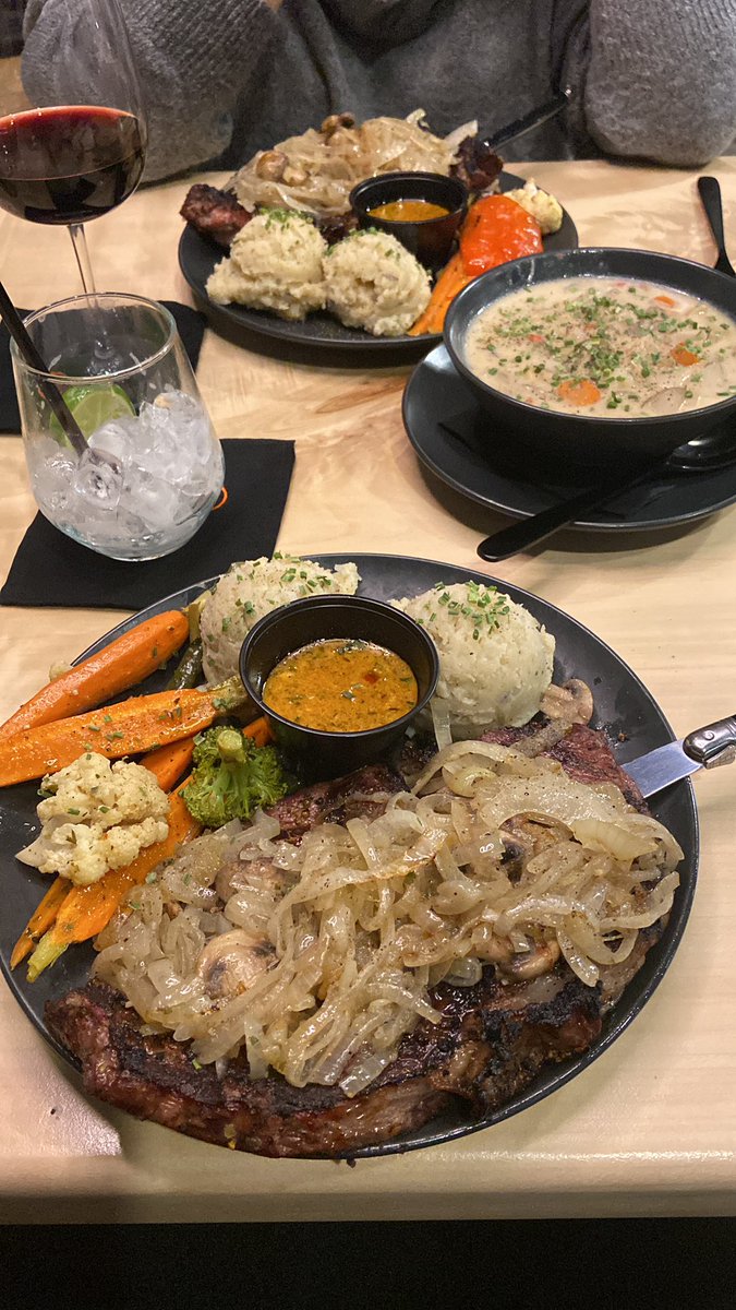 Celebrating our anniversary with dinner tonight at Lounge 33. The food was amazing and the company was even better! <a href="/KVanleuvenhage/">Kelly VanLeuvenhage</a>