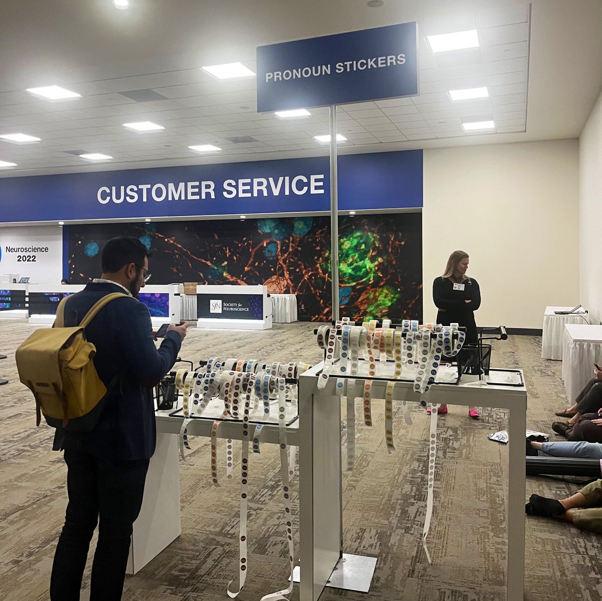 brainybassil's tweet image. Pronoun stickers at #SfN2022 for your name tags! Make sure to grab some - they’re on the ground floor in Lobby D next to the Customer Service desk 😌 @SfNtweets