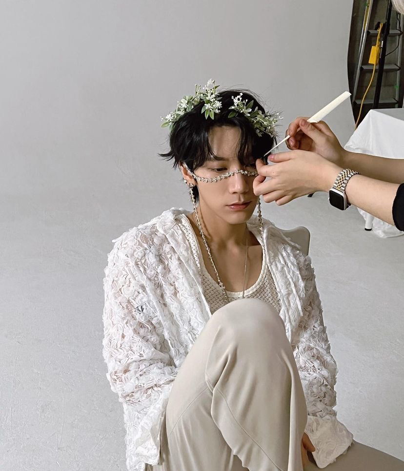 ㅤㅤ
ㅤㅤㅤㅤㅤㅤten_update

ㅤㅤNah, ainda não estou casando! Mas esse photoshoot foi bem divertido, ainda ganhei um bolinho de limão da maquiadora. Comi e levei para casa, fazendo a noite das crianças... Só meu amor que não quis bolinho de limão.