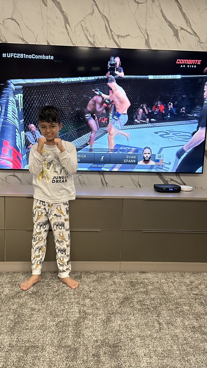 santosbruno's tweet photo. Benjamin Santos - 9 Anos - Rio de Janeiro - Lateral Esquerdo do Mengão !!! #UFC281noCombate https://t.co/HQ2KzhJWRd