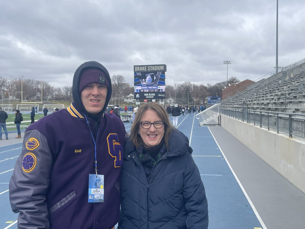 SamKoop30's tweet image. Had a blast at Drake! Thank you @CoachJax42 @AdamGajo @tstepsis @DrakeBulldogsFB for the game day visit!