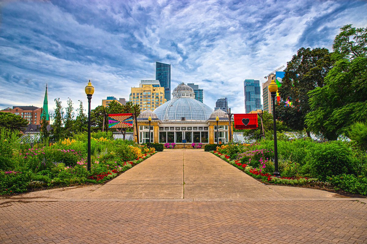 Our photo is featured in this #heritagetoronto story.  #womeninthepark #allangardens #LindsayChisholm <a href="/heritagetoronto/">Heritage Toronto</a> heritagetoronto.org/explore-learn/…