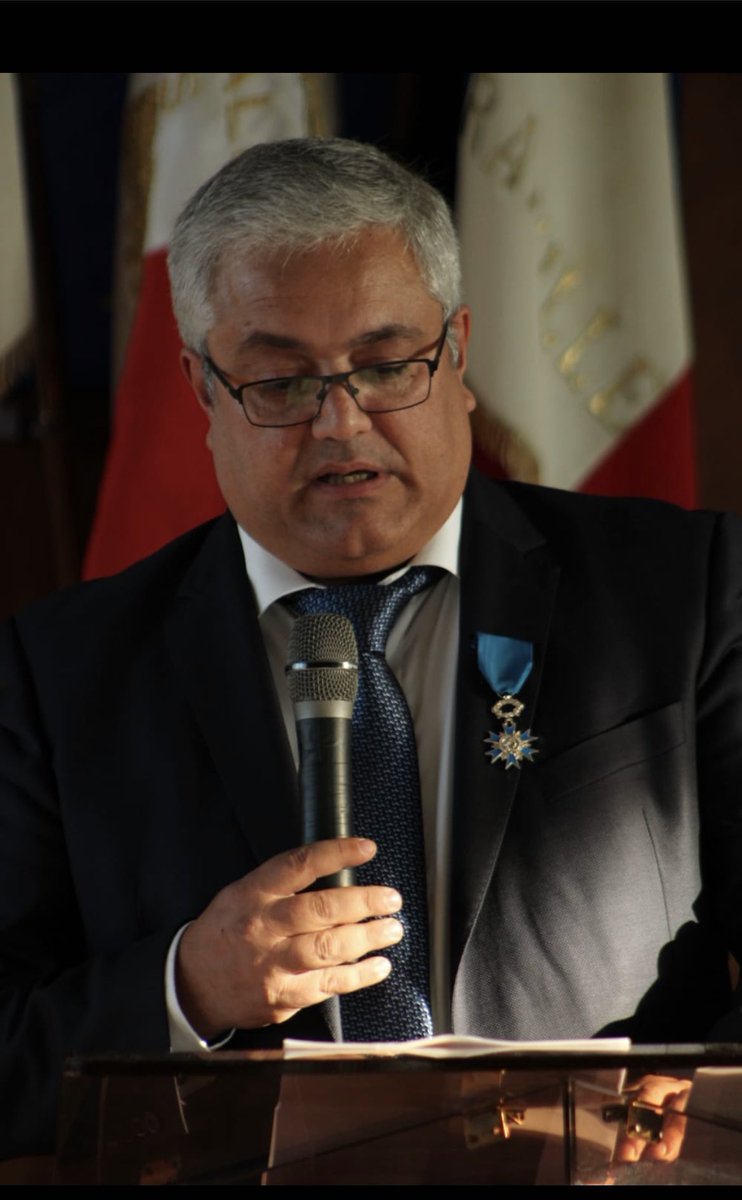 LeCnaemo's tweet photo. Le Président du #Cnaemo Salvatore STELLA a reçu hier l’insigne de Chevalier de l’Ordre National du Mérite par @AdrienTaquet. Un moment très émouvant qui récompense un parcours singulier fait de belles rencontres où le travail d’équipe en Protection de l’Enfance a été mis en avt! https://t.co/13FNMOtjcJ