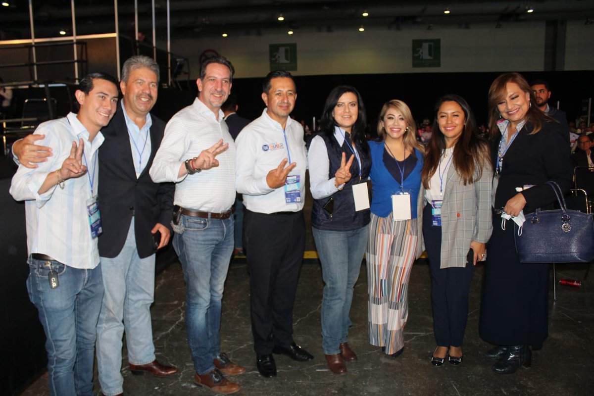 Lety_Zepeda's tweet photo. ¡Un orgullo participar en la #AsambleaNacional del #PANl! Un gusto saludar a grandes amigos Panistas.
De la mano de nuestros Dirigentes y Militancia vamos a demostrar a las y los mexicanos que somos la mejor opción.
#SiHayDeOtra
#CorregirElRumboMx
#ConTodaLaFuerzaDelPAN https://t.co/BkvgIHk1fq