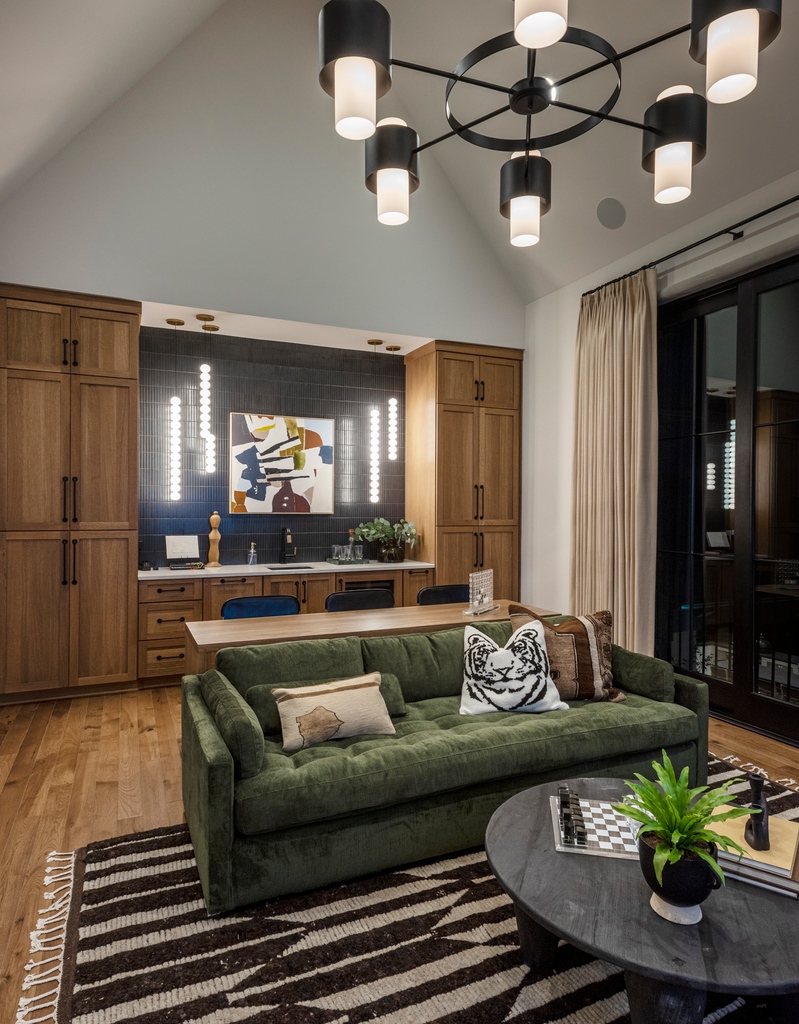 Every media room needs a wet bar and snack station, so you don’t have to miss a single second of the big game.

Designer: @studio36design
Photographer: @reedbrownphoto

#alegendaryparadeofhomes #mediaroom #bonusroom #legendhomes #legendarylifestyles #luxuryhomes #interiordesign