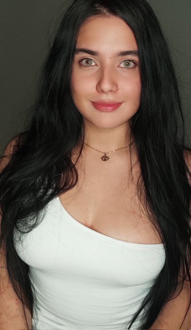 Dime que te gustan despeinadas como yo 🤣 https://t.co/ApmV6lQKDw