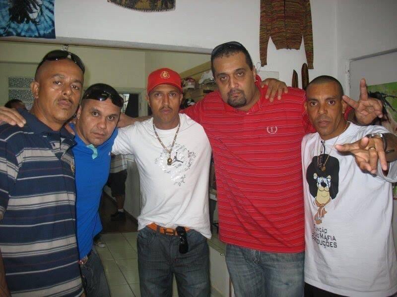 PauloShetara's tweet photo. 📚No Dia Mundial do Hip Hop, coloco esta foto em homenagem: Helião, Don Pixote, Mano Brown, eu e o Dexter  em Campinas! Pretos armando bons trabalho$
#hiphop #brasil #brazil #pauloshetara #djshetara #dexter #manobrown #racionaismcs #dj #grafite #mc #mc #bboy #bgirl https://t.co/wLnEVbtqki