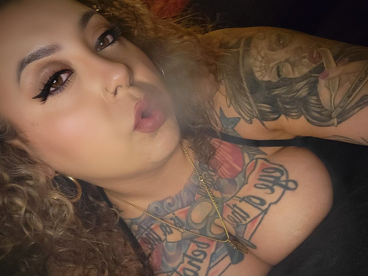 TatTemptress's tweet photo. Don't miss drinkins and game night tonight! If you tuned in for game night after dark last week make sure you stay on late for tonight 😈🤤 https://t.co/uKLsHgCrNR