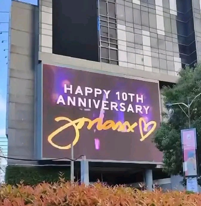 shymrcdjs_'s tweet photo. I'M CRYING RN. WE LOVE YOU SO MUCH ATE J

HAPPY 10TH ANNIVERSARY JONAXX😭💜 https://t.co/D9qdFAR1DK