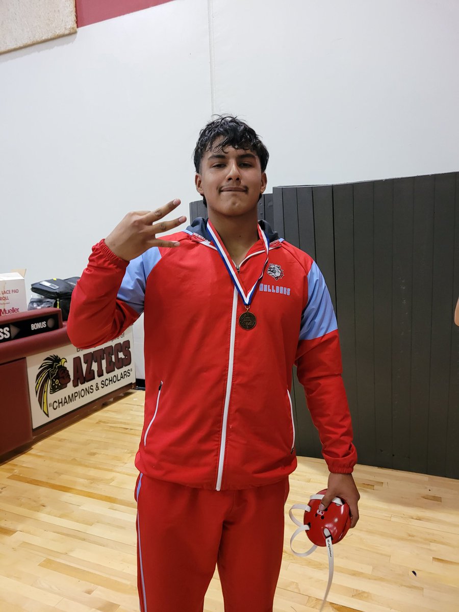 ssbest513's tweet photo. Congrats to our three 3rd place medal winners!! @jtavarez_shs awesome job! #DawgMentality #SocoLoco @Coach_E_Cano https://t.co/l8NZxRZL5J